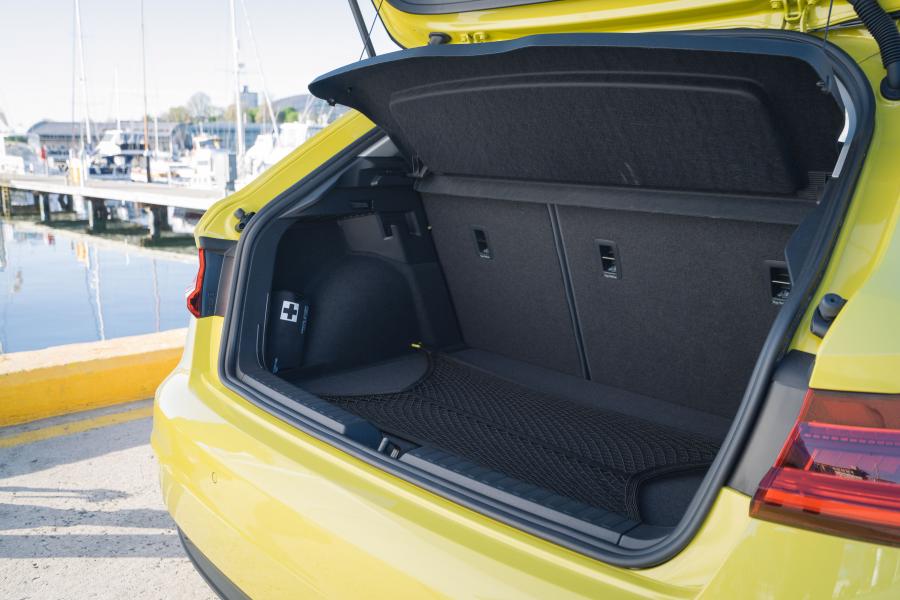 Багажник Audi A1 Sportback 35 TFSI 2019 года  (AU) (фото 15 из 34)